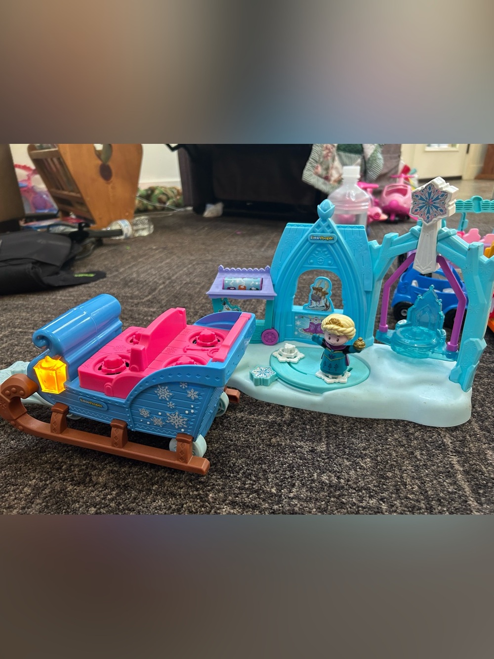 Fisher-Price Little People Disney Frozen Elsa Ice Palace & Sleigh Playset